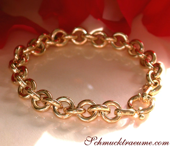 Goldarmband aus Gelbgold 585 mit glänzenden Ringen, detailreich, elegant. Goldarmband aus Gelbgold 585 mit glänzenden Ringen, detailreich, elegant.