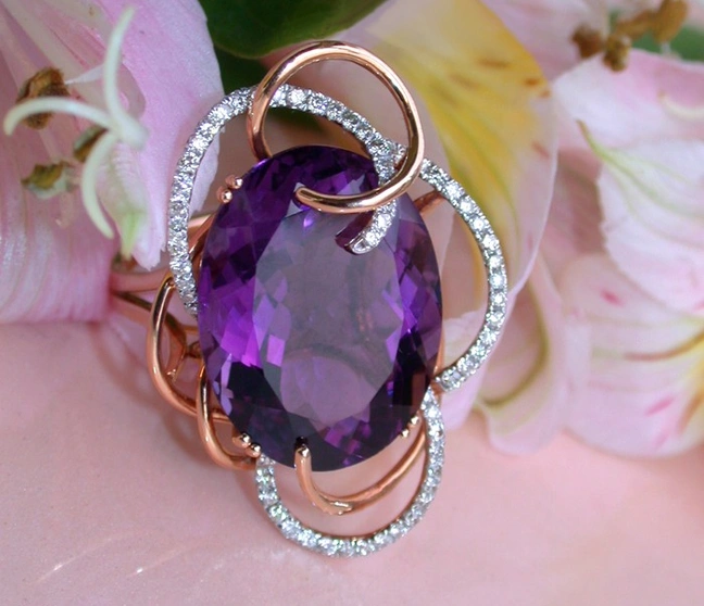 Außergewöhnlicher Amethyst Ring mit Diamanten - Image 1 Außergewöhnlicher Amethyst Ring mit Diamanten - Image 1