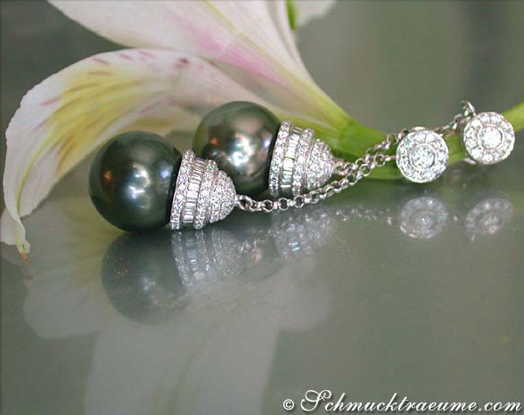 Tahitiperlen-Ohrhänger mit Brillanten in Weißgold, detailreich, elegant, exklusiv