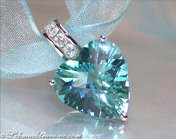 Weißgold-Aquamarin-Herz-Anhänger mit Diamanten, Detailaufnahme