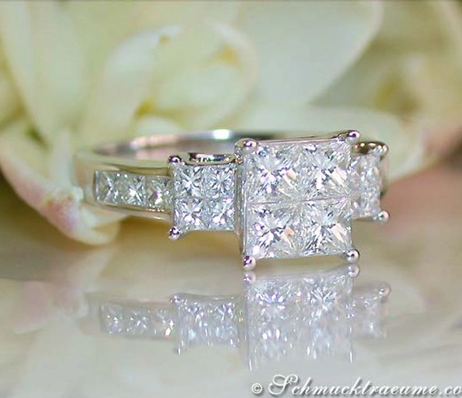 Weißgold-Ring mit Princess-Diamanten, Detailaufnahme, elegant und glänzend Weißgold-Ring mit Princess-Diamanten, Detailaufnahme, elegant und glänzend