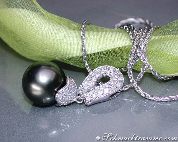 Tahitiperlen-Anhänger mit Diamanten, 0.350 Karat, 12,5-13 mm, Weißgold 750, Detailaufnahme