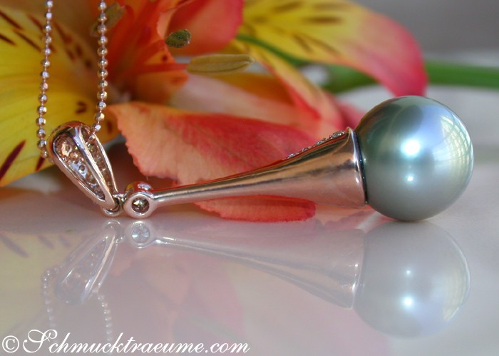 Roségold-Anhänger mit Tahitiperle und Brillanten, Detailaufnahme