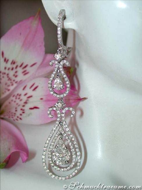 Illusion-Design-Ohrgehänge mit langen Brillanten in Weißgold 750