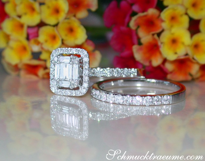 Verlobungsring mit Baguette- und Brillantschliff in Weißgold, vor Blumen