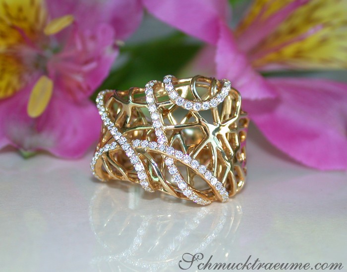 Gelbgold-Ring mit 0.760 Karat TW VS Brillanten, Detailaufnahme, elegant gestaltet