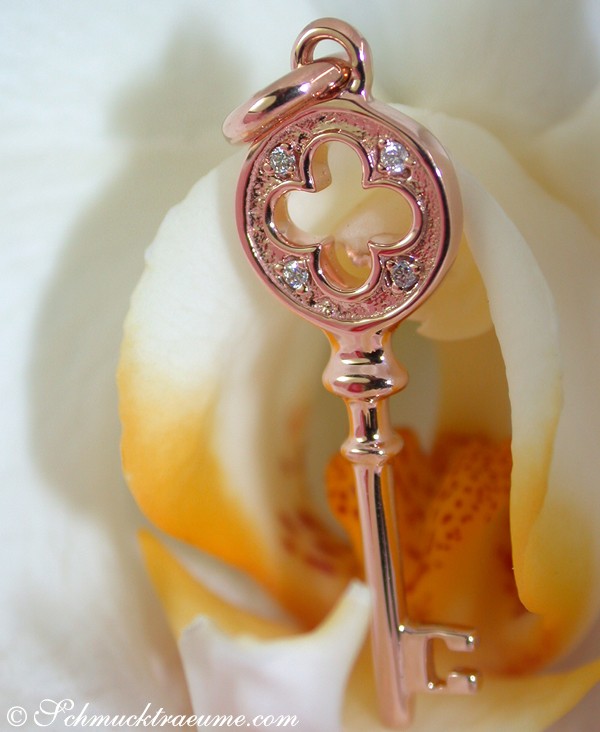 Roségold Schlüsselanhänger mit Diamanten: zarter Chic in 750er Gold