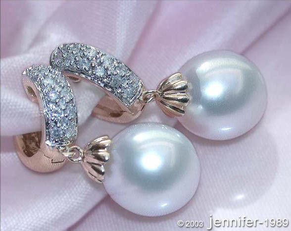 Feinste Südseeperlen Creolen mit Diamanten in Gelbgold 585