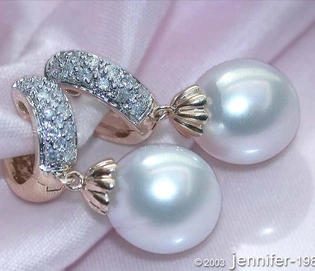 Feinste Südseeperlen Creolen mit Diamanten in Gelbgold 585