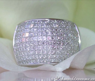 Opulenter Princess Diamanten Ring: 220 Diamanten im Prinzessenschliff auf Weißgold 750