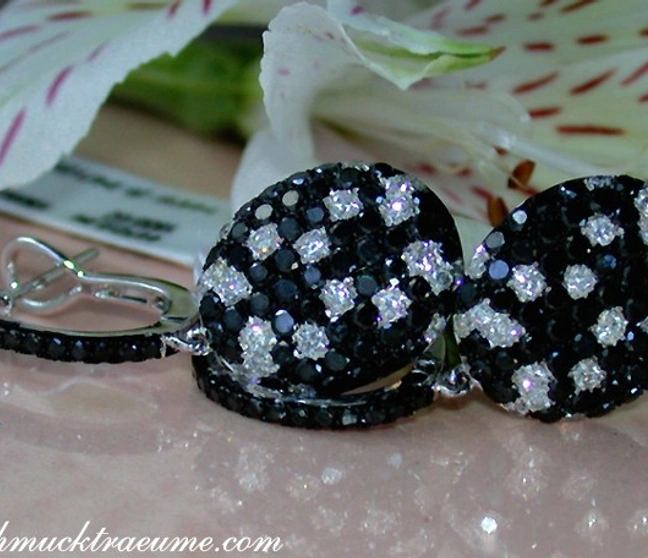 Ausgefallene Ohrhänger mit schwarzen Diamanten - Image 1 Ausgefallene Ohrhänger mit schwarzen Diamanten - Image 1