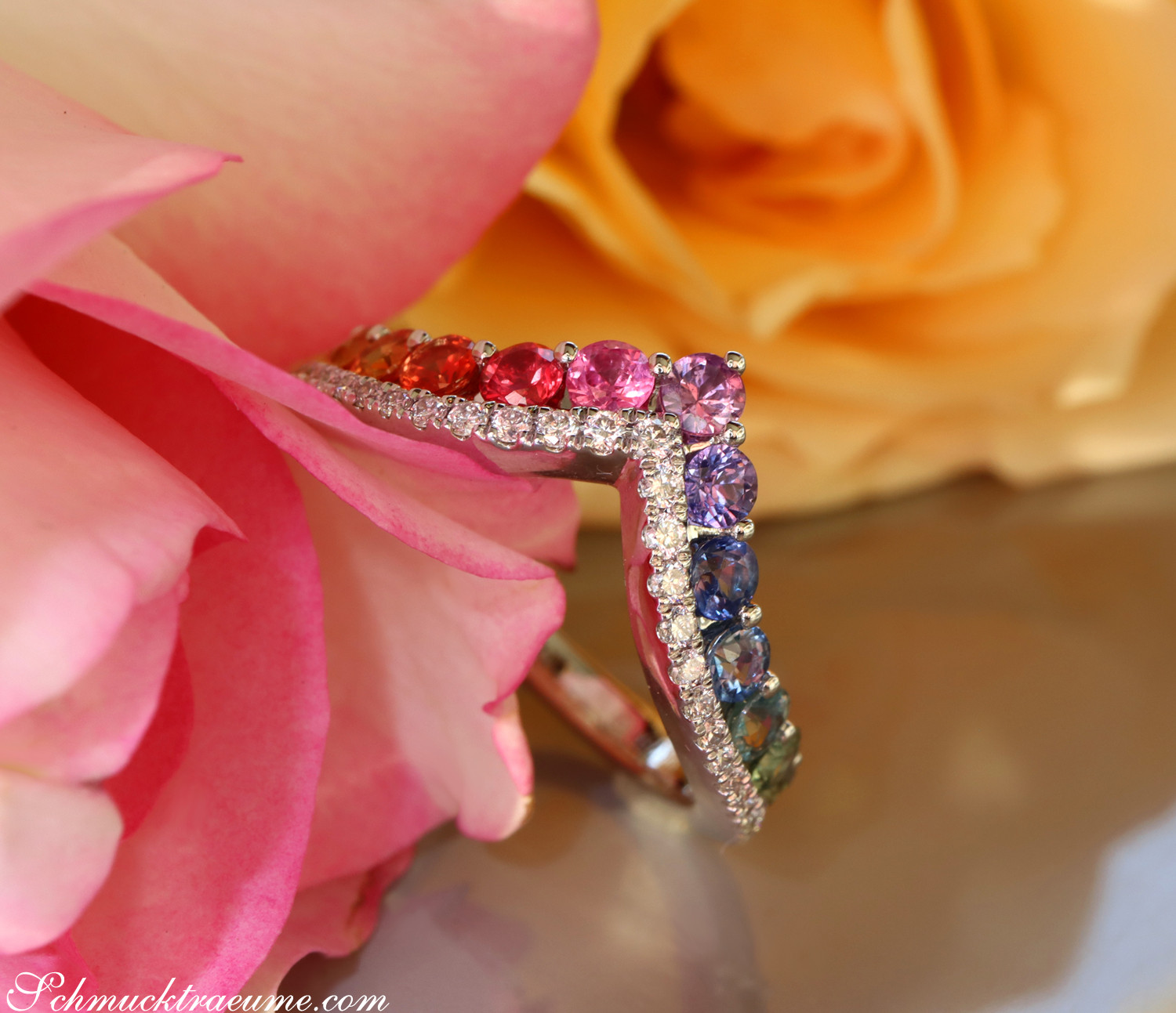 Raffinierter Regenbogen Saphir Ring mit Brillanten - Image 5