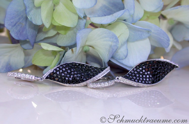 Auffallende schwarze Diamanten Ohrringe im Blatt Design - Image 2