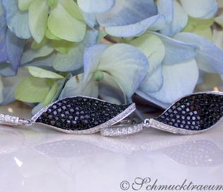 Schwarze Diamanten-Blatt-Ohrstecker aus Weißgold 585