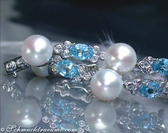 Süßwasserperlen-Armband mit Blautopas und Brillanten, Detailansicht.