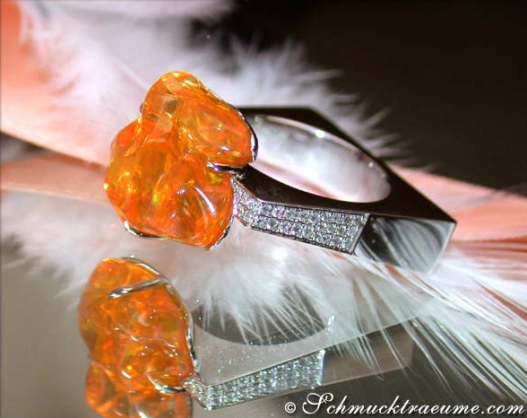 Feueropal-Ring mit 9.550 Karat und Brillanten in Weißgold 750