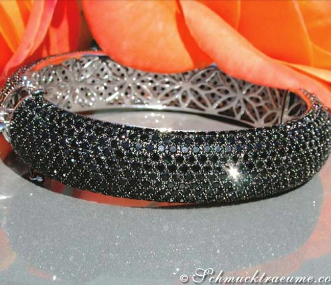Stattlicher schwarze Diamanten Armreif (23,60 ct.) - Image 1 Stattlicher schwarze Diamanten Armreif (23,60 ct.) - Image 1