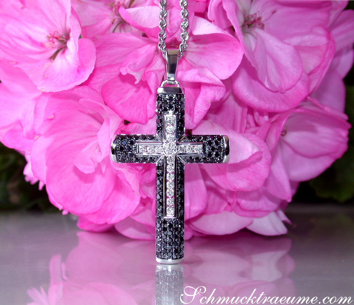 Edler Kreuz-in-Kreuz Anhänger mit schwarzen Diamanten - Image 9