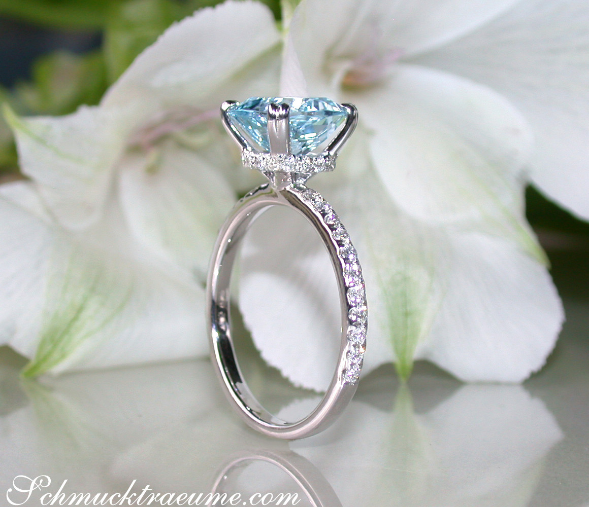 Aquamarin-Ring in Weißgold mit Diamanten-Kragen, 2.390 Karat