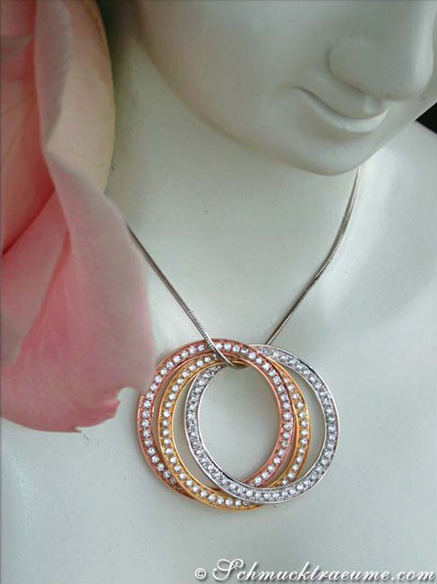 Kreisförmiger Brillantenanhänger mit 750er Gold, detailreich, elegant