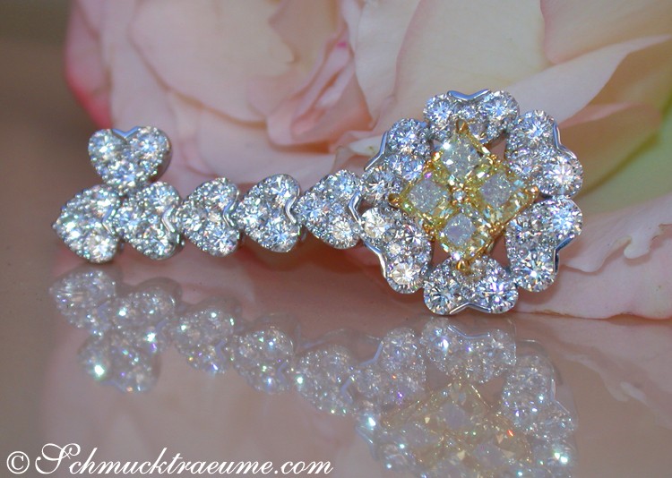 Detailansicht von Weißgold Schlüsselanhänger mit erlesenen Brillanten & gelben Diamanten