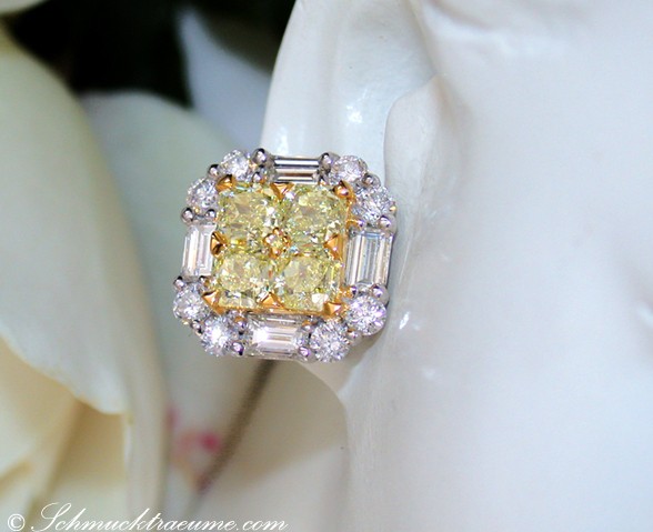 Feinste gelbe Diamanten Ohrstecker mit Brillanten & Baguette Diamanten, Detailaufnahme