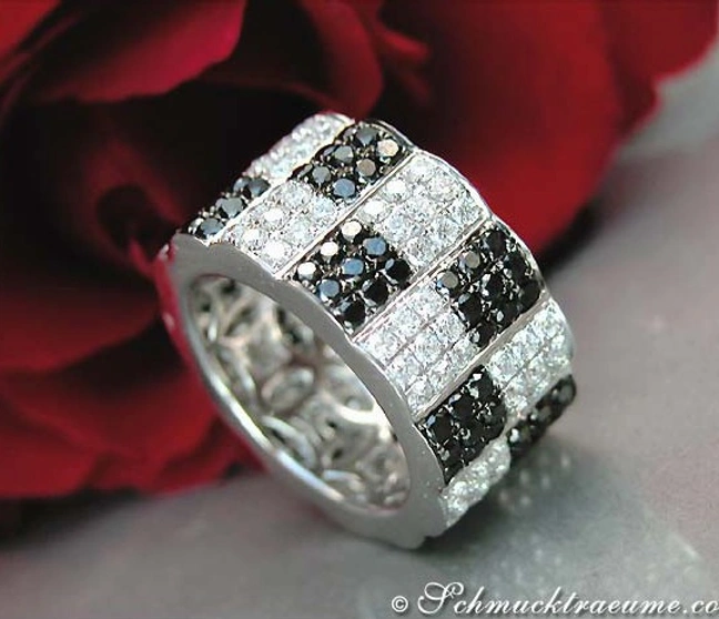 Puristischer Memory Ring mit schwarzen Diamanten & weißen Brillanten - Image 1 Puristischer Memory Ring mit schwarzen Diamanten & weißen Brillanten - Image 1