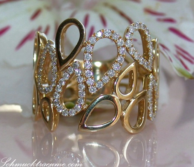 Goldener Diamant-Ring mit raffiniertem Tropfen-Design Goldener Diamant-Ring mit raffiniertem Tropfen-Design
