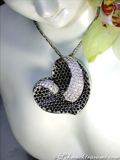 Hochkarätiger Herz Anhänger mit schwarzen Diamanten & Brillanten - Image 5