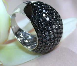 Schwarz Diamanten Dome Ring in Weißgold 585