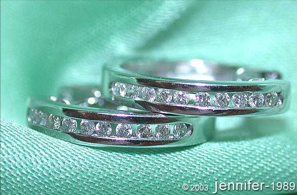 Zarte Diamanten Creolen in Weißgold 585 - Image 3