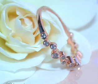 Zarter Diamanten Memory Ring in Roségold mit 0.270 Karat W SI Diamanten