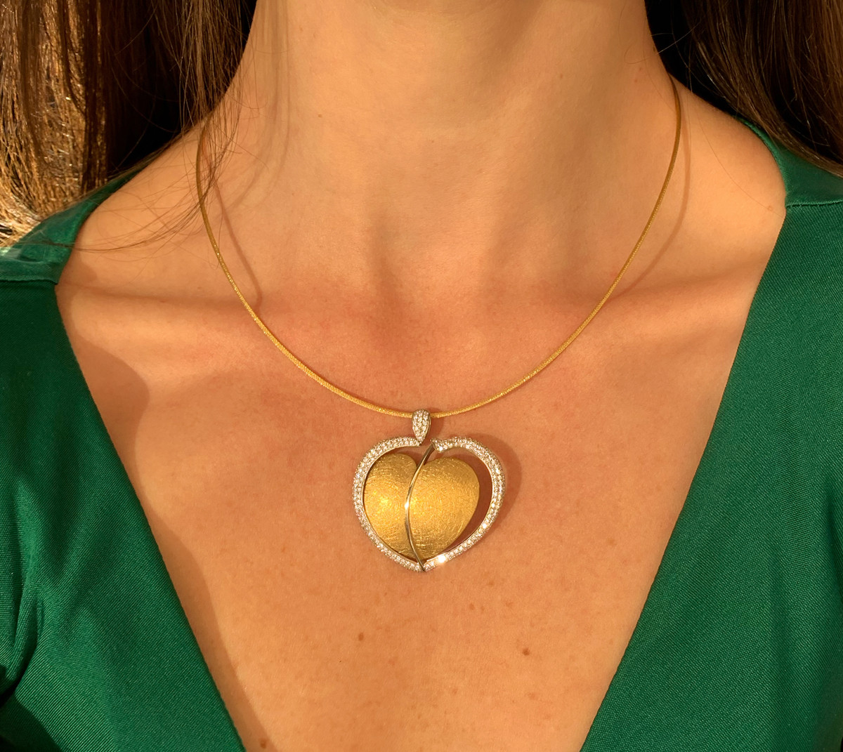 Goldener Sparkle: Herz-Anhänger mit Brillanten und Gelbgold 750