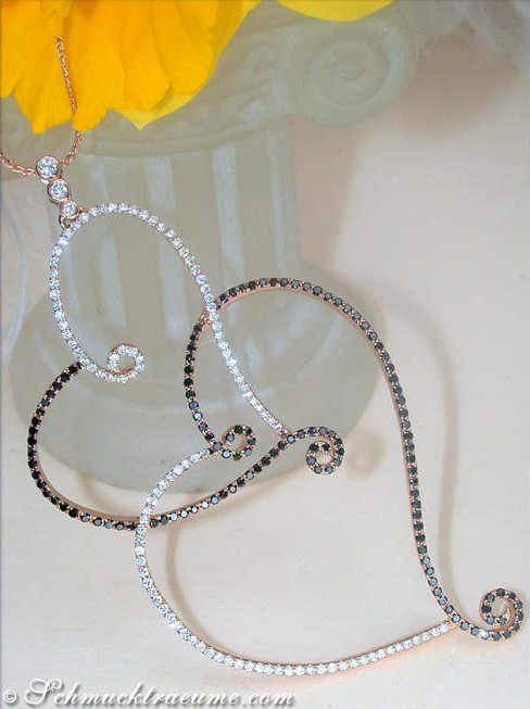 Unübersehbarer Herz Anhänger mit schwarzen Diamanten - Image 2