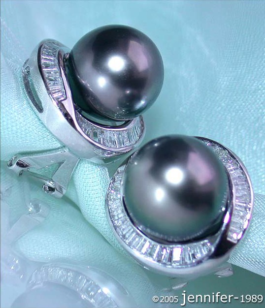 Tahitiperlen-Ohrstecker mit Diamanten in Weißgold, 10-11 mm, Detailansicht