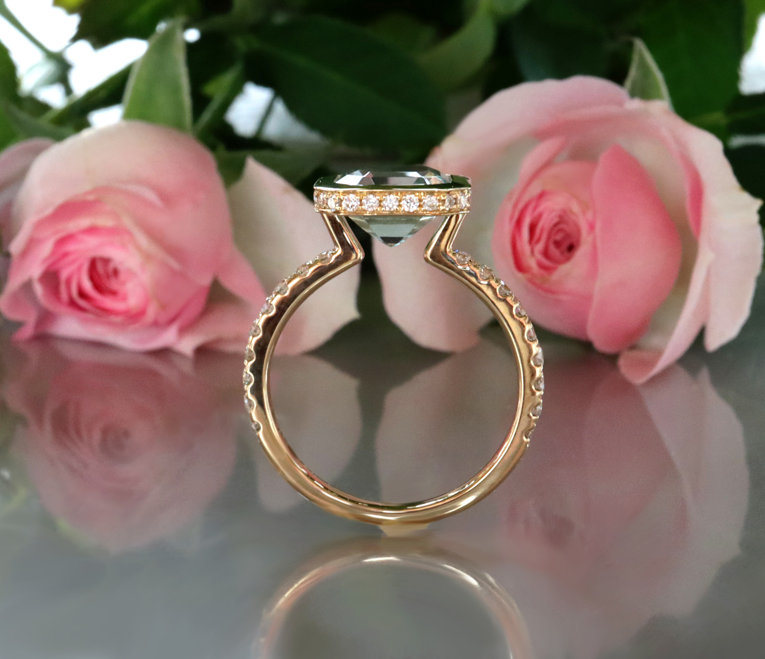 Aquamarin-Ring in Gelbgold 585 mit Brillanten und zartem Himmelblau