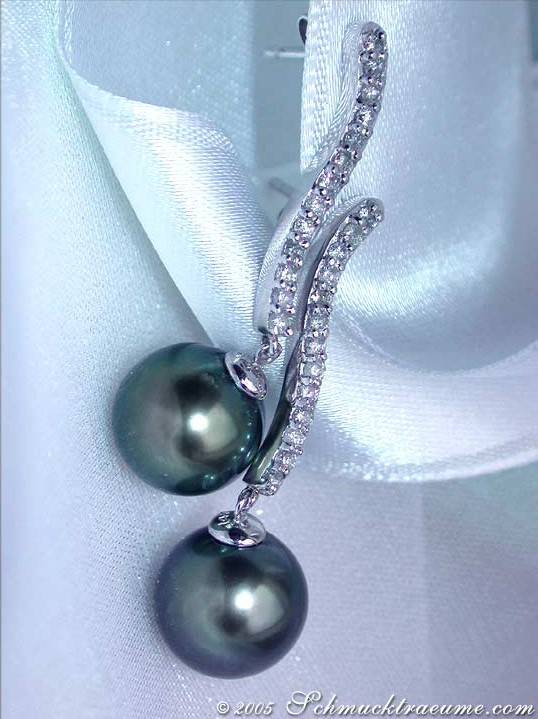 Tahitiperlen-Ohrringe in Weißgold mit 0.400 Karat Brillanten