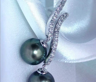 Tahitiperlen-Ohrringe in Weißgold mit 0.400 Karat Brillanten