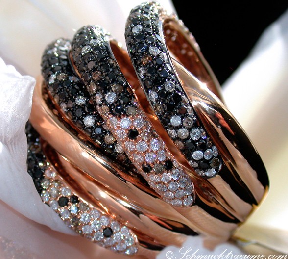 Opulenter Ring mit schwarzen & naturbraunen Diamanten, Roségold 750