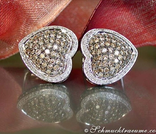 Weißgold Herz-Ohrstecker mit cognac-braunen und weißen Brillanten