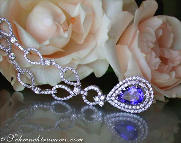 Tansanit-Collier mit Brillanten in Weißgold 750, Traumhaftes Design mit funkelnden Steinen