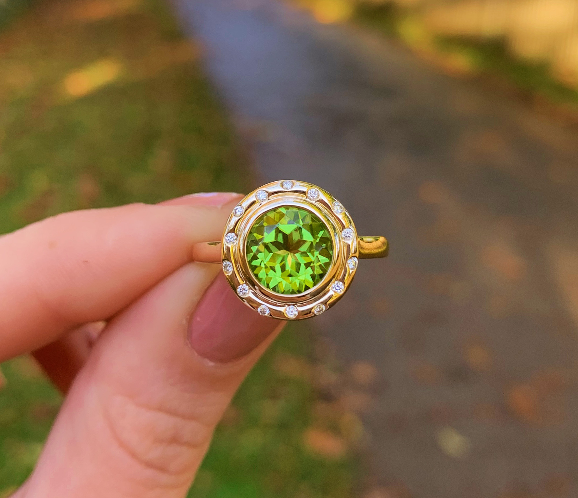 Ring "Orbit" mit Peridot und Brillanten - Image 12