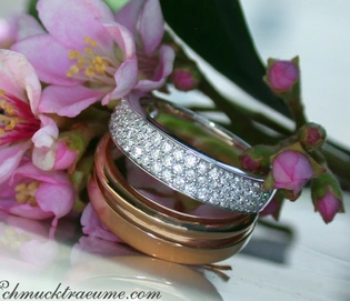Mehrzeiliger Diamant-Ring in Weiß- und Roségold mit 0.80 Karat