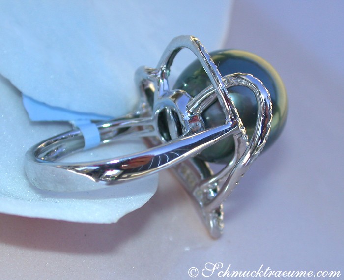 Herzformiger Tahitiperlenring mit Brillanten in Weißgold 750