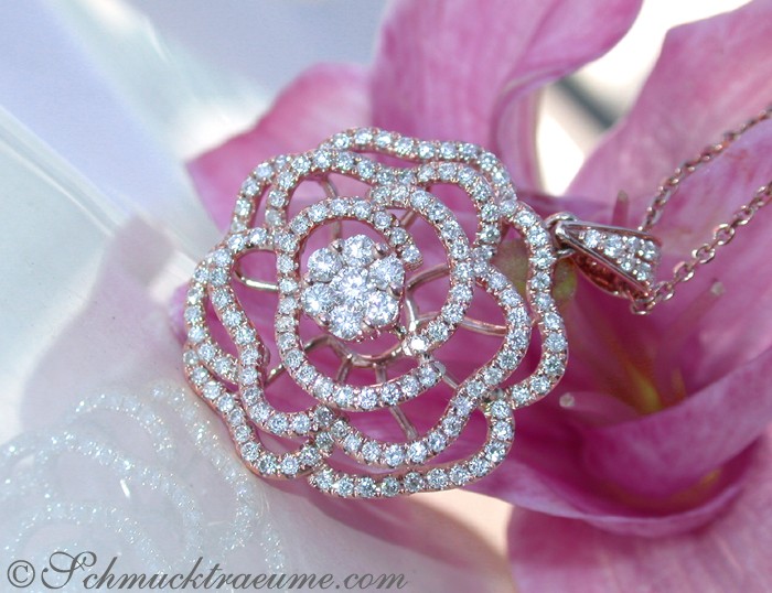 Feinster Brillanten Anhänger im Rosen Design - Image 3