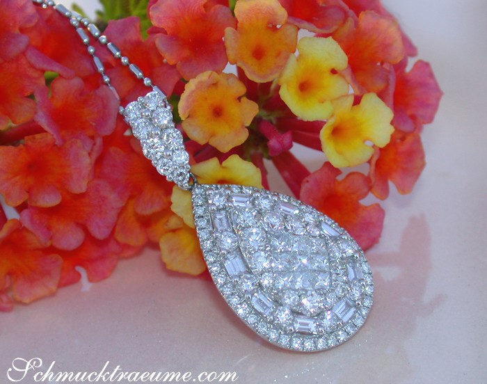 Prinzess- und Baguette-Diamant-Tropfen-Anhänger mit 2.260 Karat auf Weißgoldkette