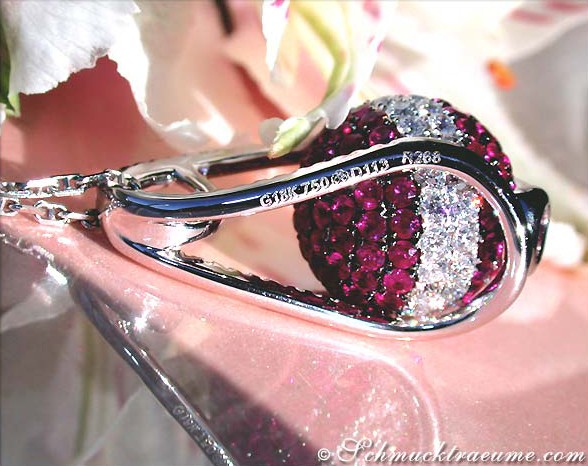 Detail der Rubin-Halskette mit Brillanten, 750er Weißgold