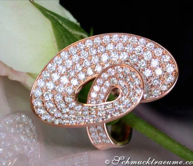 Roségold-Ring mit Micropavé-Brillanten, detailreich, elegant, Luxus-Schmuck. Roségold-Ring mit Micropavé-Brillanten, detailreich, elegant, Luxus-Schmuck.