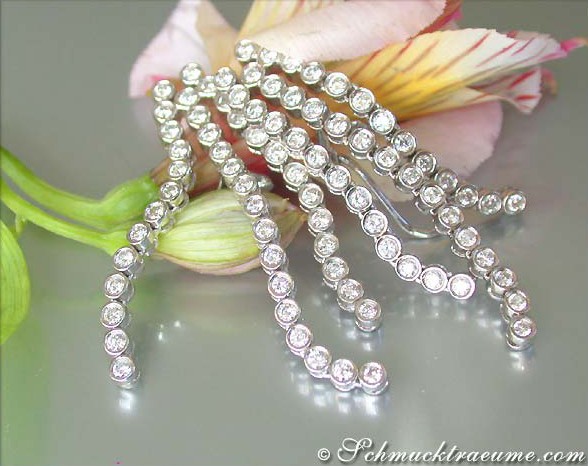 Ketten-Diamant-Ohrgehänge im Luxusdesign, detailreiches Detail auf Weißgoldbasis