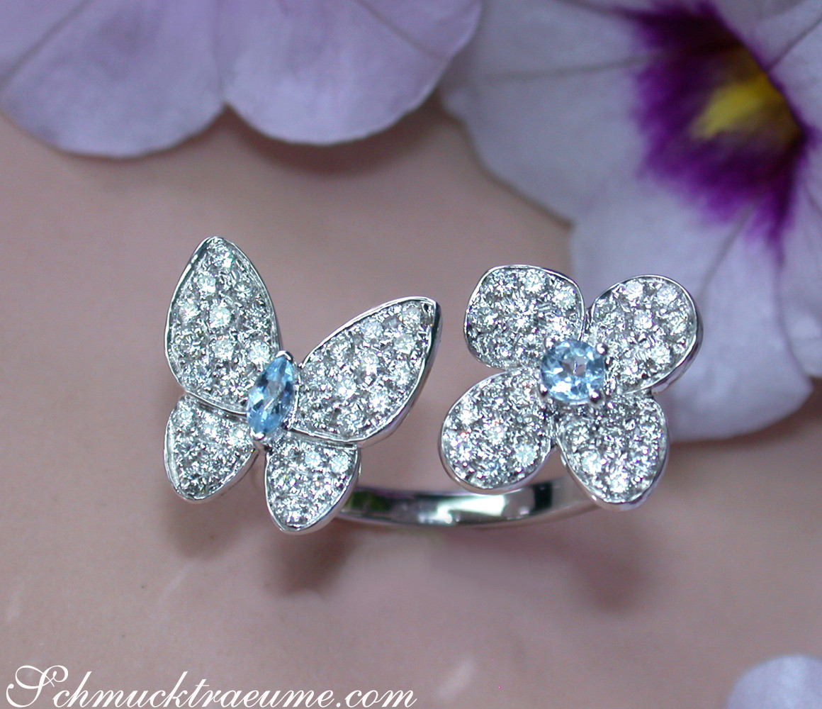 Floraler Brillantenring mit Schmetterling und Blüte aus Weißgold 585, detailreich, elegant.